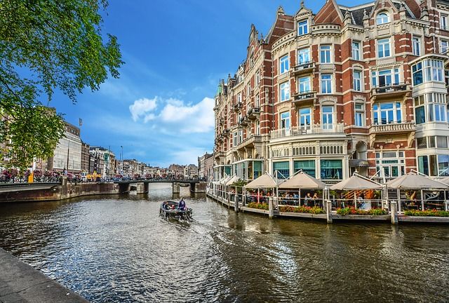 Czym zwiedzać Amsterdam?