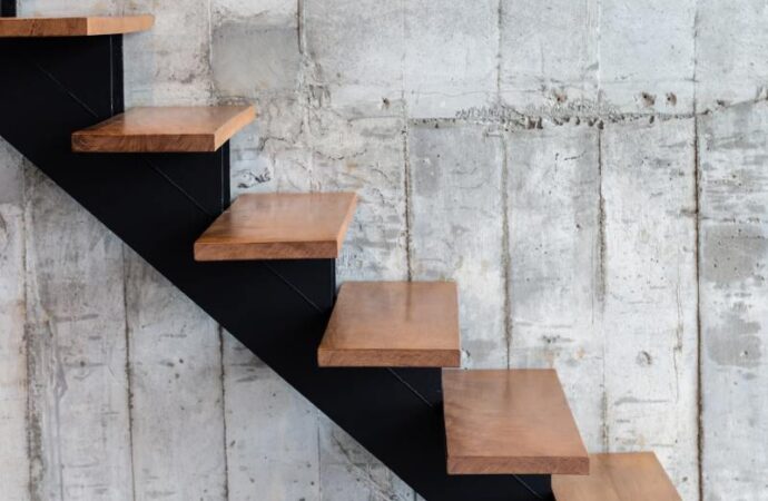 Jak obłożyć schody betonowe drewnianymi stopniami – praktyczny przewodnik montażu