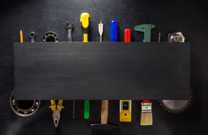 Jak efektywnie ułożyć narzędzia w domowym warsztacie – poradnik organizacji przestrzeni roboczej