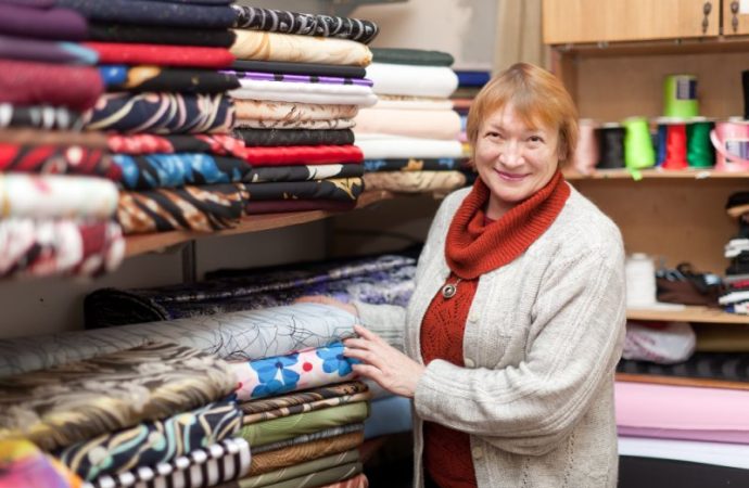 Najczęstsze błędy przy szyciu dzianin i jak je naprawić